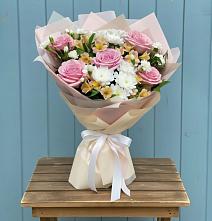 Букет цветов из:  Гвоздики, Орхидеи и Розы в Строителе Тамбовской области