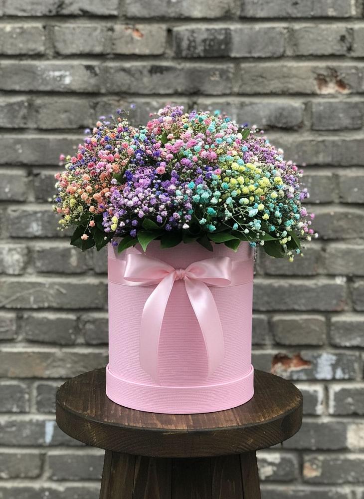 Цветочная композиция из Гипсофила и Розы в шляпной коробке в Строителе Тамбовской области