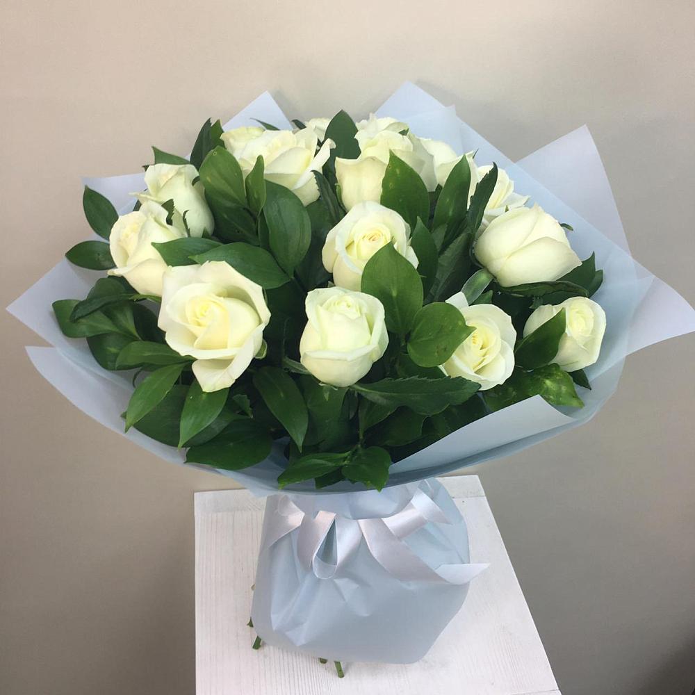 Букет 15 Белых роз Проуд в Строителе Тамбовской области