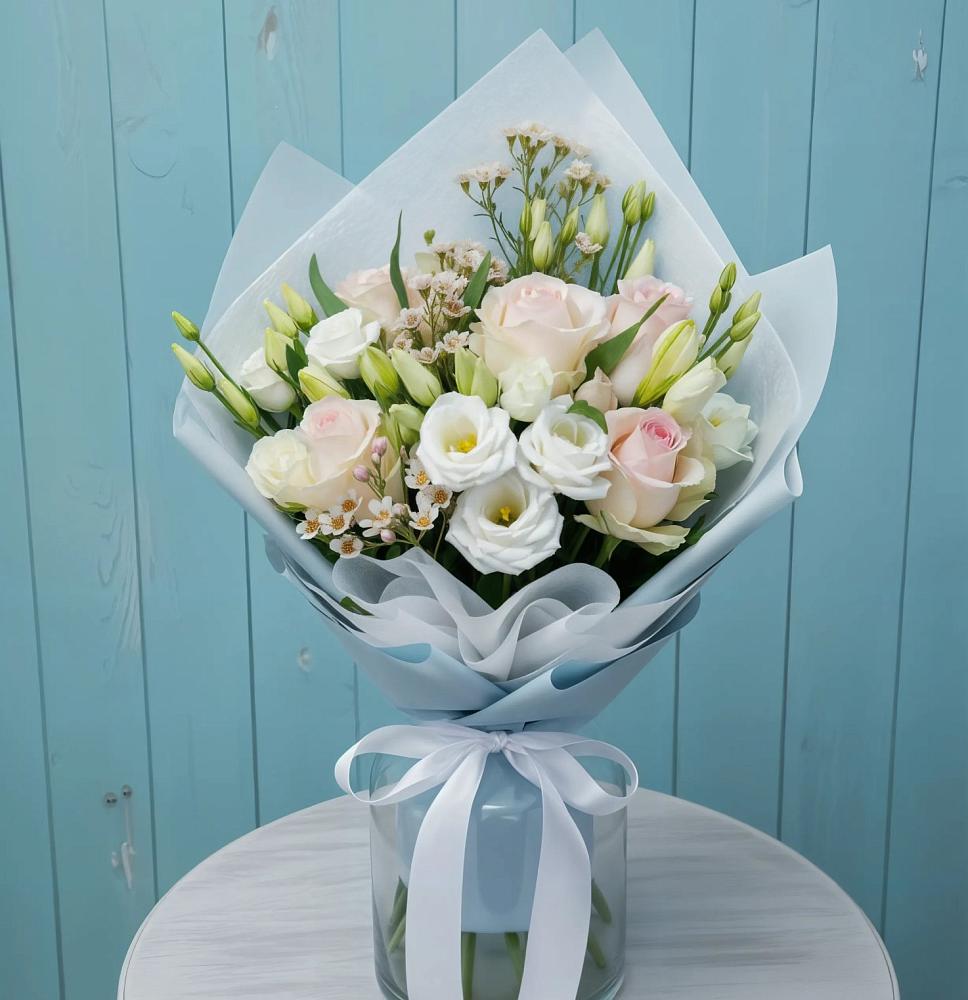 Букет цветов из: Розы и Лизиантусы в Строителе Тамбовской области