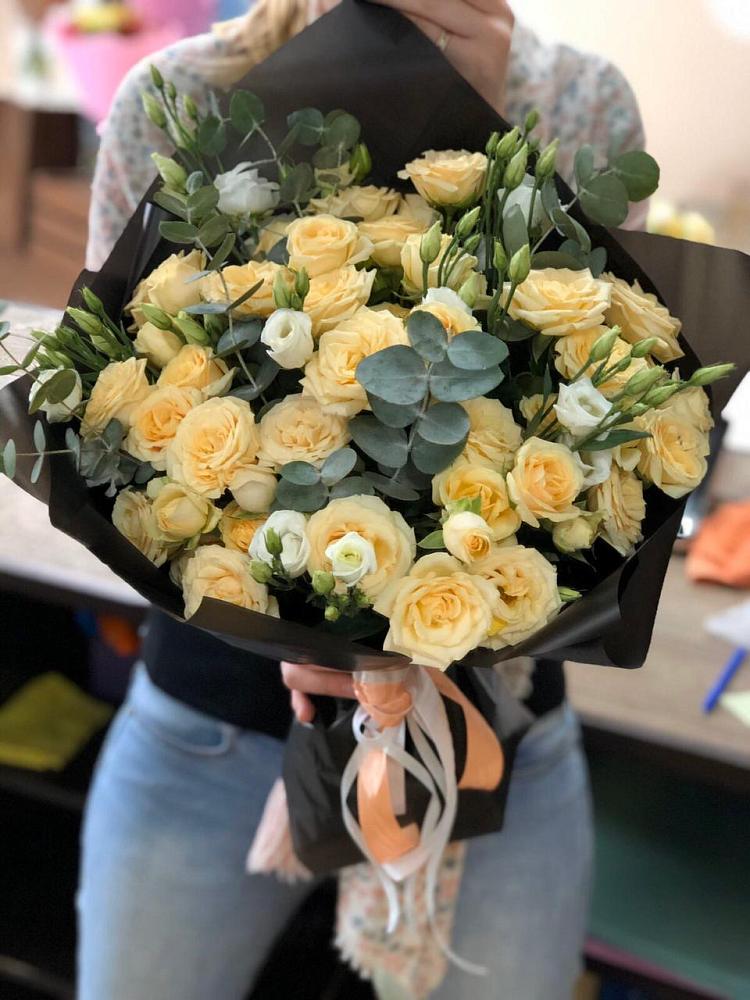 Букет цветов из: Розы и Лизиантусы в Строителе Тамбовской области