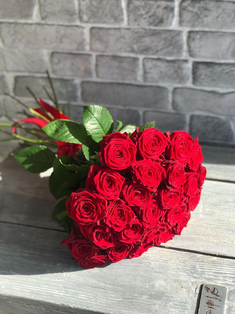 Букет Красные розы Фридом в Строителе Тамбовской области