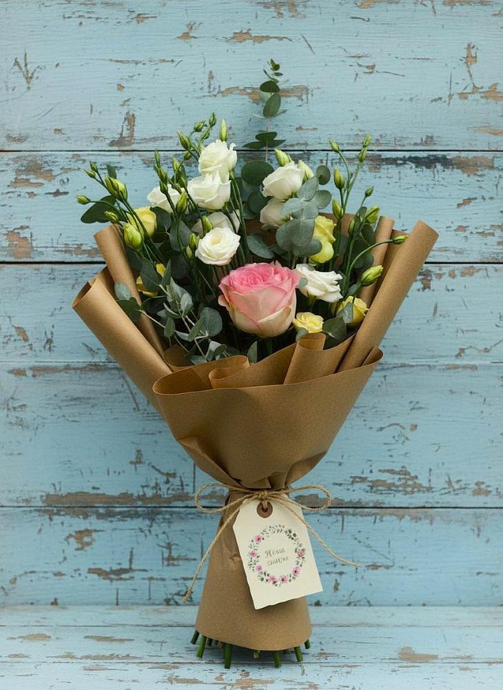 Букет цветов из: Розы и Лизиантусы в Строителе Тамбовской области