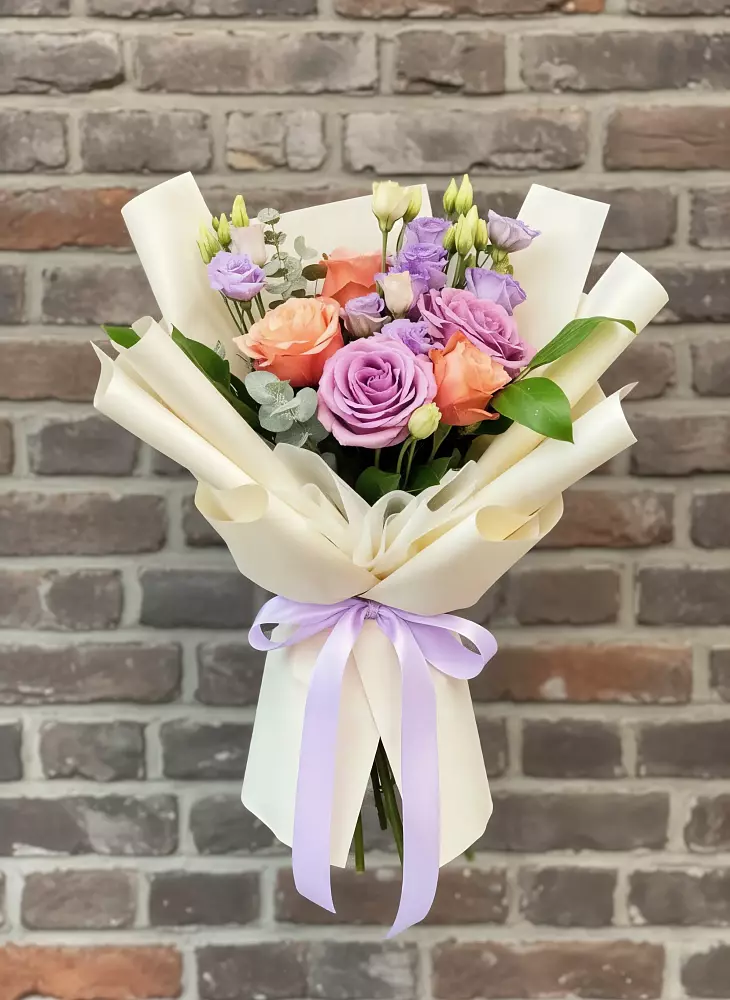 Букет цветов из: Лизиантусы и Розы в Строителе Тамбовской области