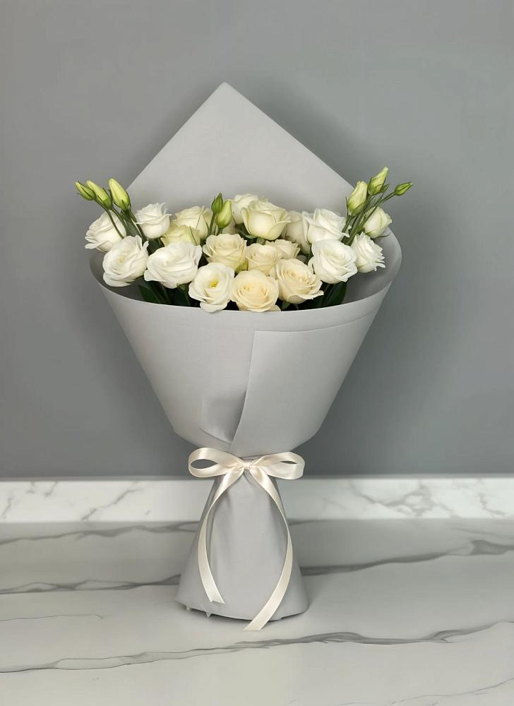 Букет цветов из: Розы и Лизиантусы в Строителе Тамбовской области