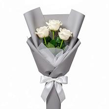 Букет 3 белые розы в Строителе Тамбовской области