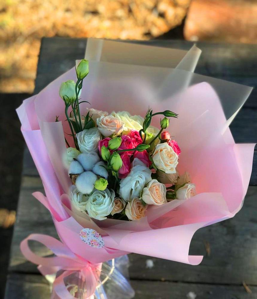 Букет цветов из: Розы и Лизиантусы в Строителе Тамбовской области