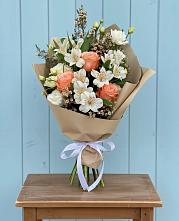 Букет цветов из:  Альстромерии, Лизиантусы, Розы и Хризантемы в Строителе Тамбовской области