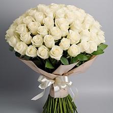 Букет 101 беля роза Белоснежка в Строителе Тамбовской области
