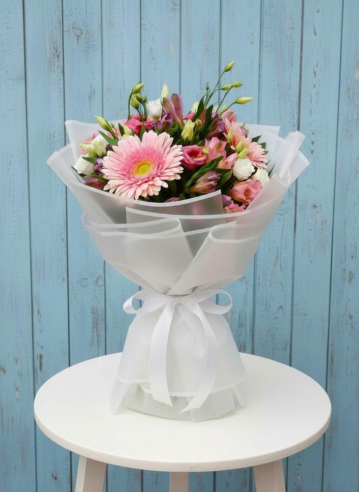 Букет цветов из: Герберы, Альстромерии и Лизиантусы в Строителе Тамбовской области