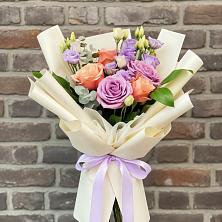 Букет цветов из:  Лизиантусы и Розы в Строителе Тамбовской области