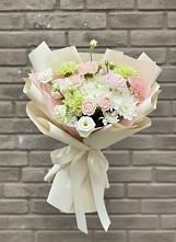 Букет цветов из:  Гвоздики, Розы, Лизиантусы и Хризантемы в Строителе Тамбовской области