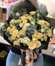 Букет птица счастья в Строителе Тамбовской области Букет цветов из: Розы и Лизиантусы в Строителе Тамбовской области