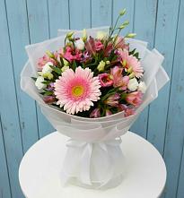 Букет цветов из:  Герберы, Альстромерии и Лизиантусы в Строителе Тамбовской области