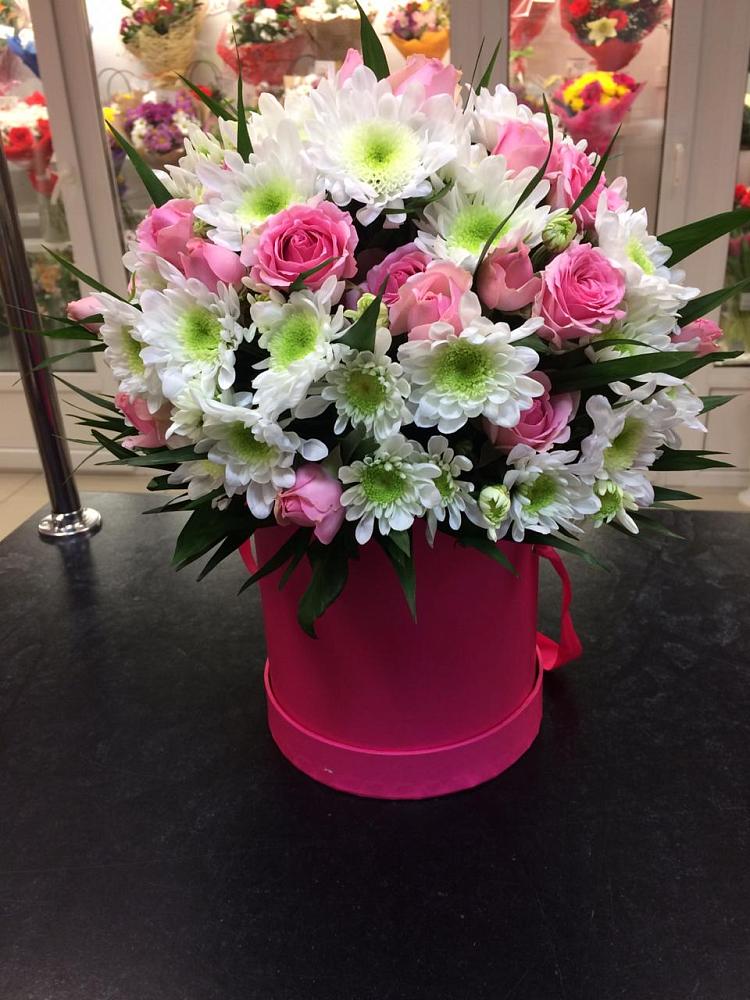 Цветочная композиция из Розы и Хризантемы в шляпной коробке в Строителе Тамбовской области