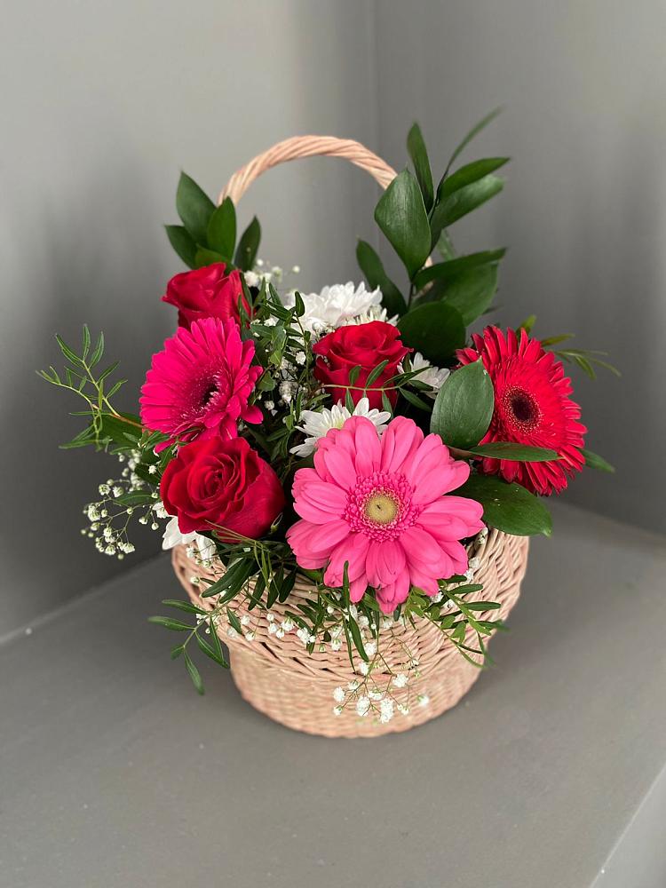 Цветочная композиция из Розы, Хризантемы и Герберы в корзине в Строителе Тамбовской области
