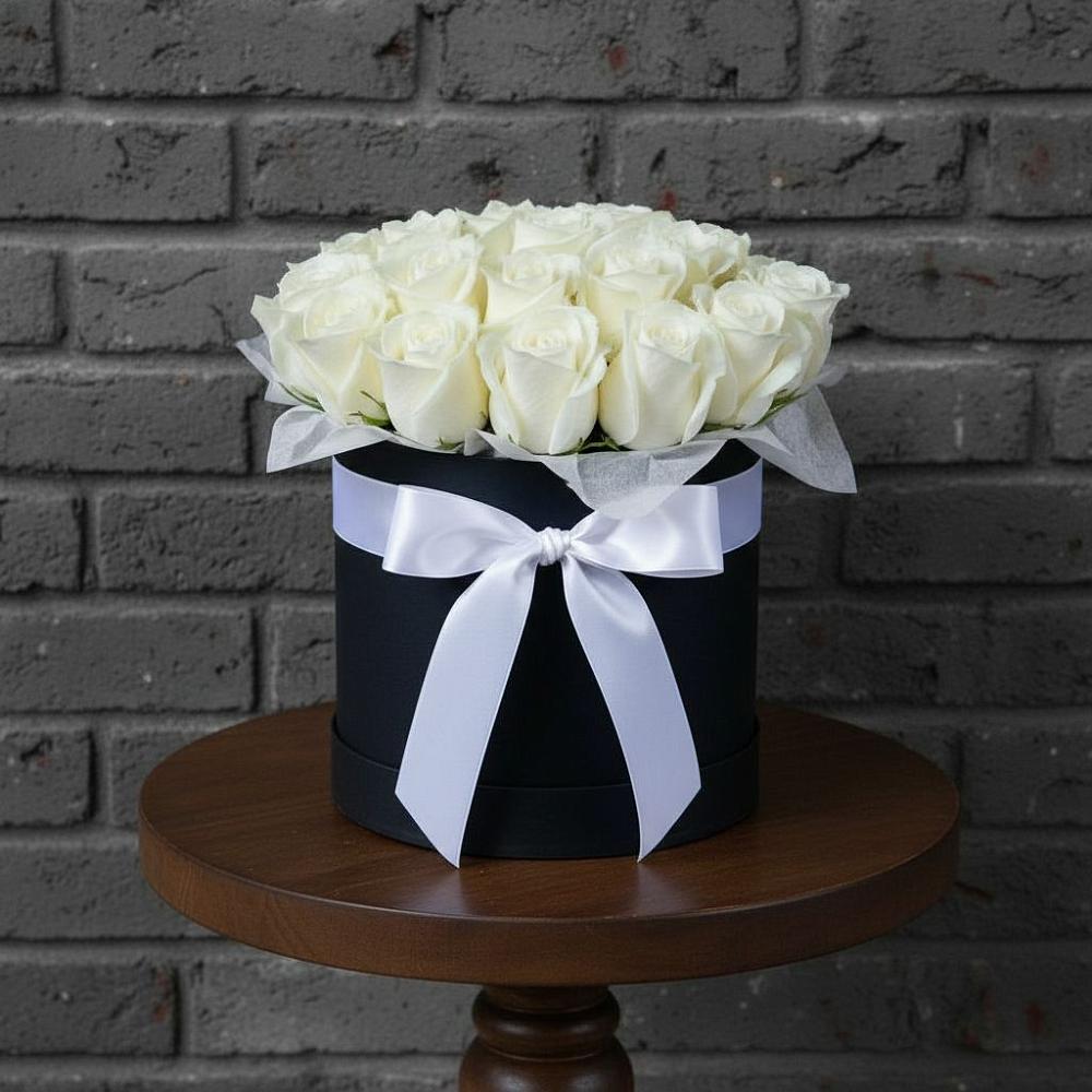 Цветочная композиция из Розы в шляпной коробке в Строителе Тамбовской области