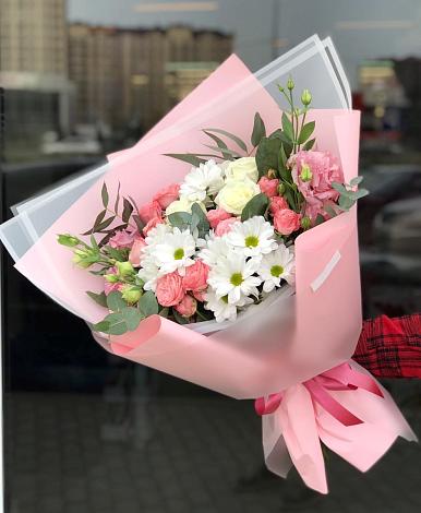 Букет цветов из: Розы, Лизиантусы и Хризантемы в Строителе Тамбовской области