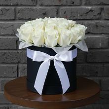 Цветочная композиция из Розы в шляпной коробке в Строителе Тамбовской области