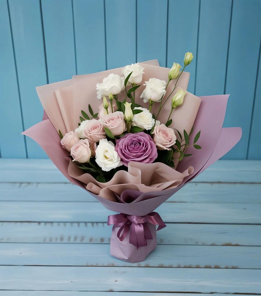 Букет цветов из: Розы и Лизиантусы в Строителе Тамбовской области